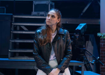 Φωτεινή Αθερίδου: Απίστευτο περιστατικό! «Στη σκηνή από την πίεση για να μην γελάσω, άρχισα να…»