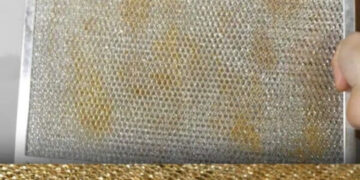 Alldaynews.gr Το φίλτρο του απορροφητήρα στην κουζίνα σας είναι γεμάτο λίπη; Κάντε το ξανά σαν καινούργιο χωρίς κόπο