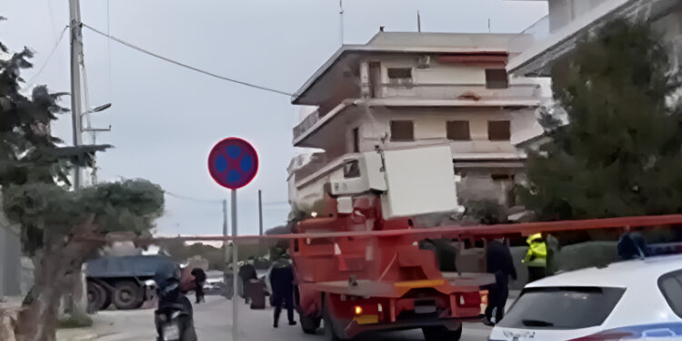 Alldaynews.gr Νεκρός ο 28χρονος χειριστής γερανού που χτυπήθηκε από ρεύμα