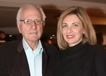 Κώστας Χαρδαβέλλας: Η συγκινητική ιστορία της συζύγου του για το συγκλονιστικό μήνυμα που λαμβάνει κάθε Παρασκευή μετά τον θάνατό του