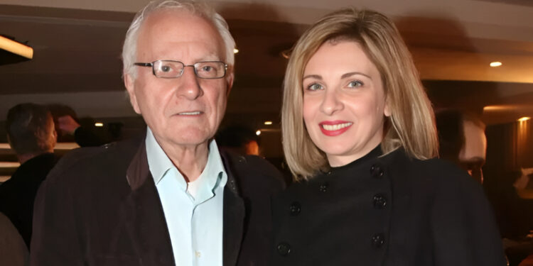 Alldaynews.gr Κώστας Χαρδαβέλλας: Η συγκινητική ιστορία της συζύγου του για το συγκλονιστικό μήνυμα που λαμβάνει κάθε Παρασκευή μετά τον θάνατό του