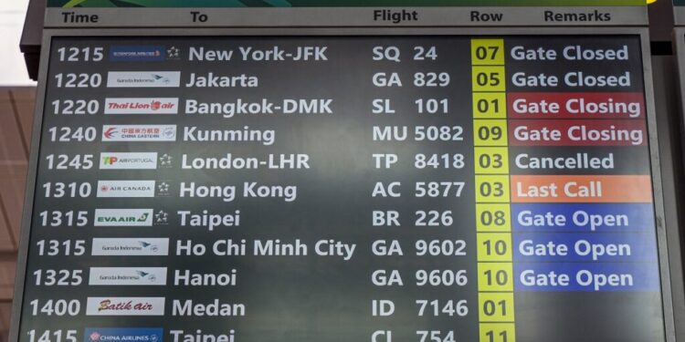 Alldaynews.gr Εκτός λειτουργίας το αεροδρόμιο Heathrow – Χάος με ακυρώσεις 1.300 πτήσεων – Ερευνούν για σαμποτάζ πίσω από τη φωτιά