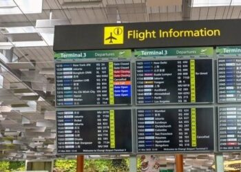 Εκτός λειτουργίας το αεροδρόμιο Heathrow – Χάος με ακυρώσεις 1.300 πτήσεων – Ερευνούν για σαμποτάζ πίσω από τη φωτιά