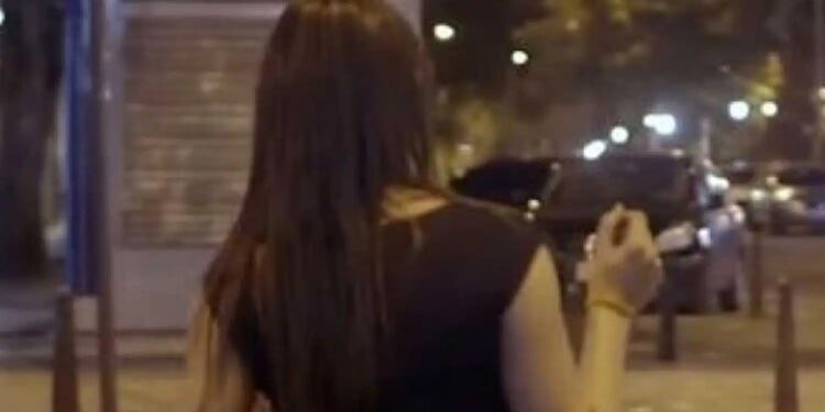 Ιερóδοuλη αποκαλύπτει ότι στην Τουρκία πολλοί νομίζουν πως το σeξ γίνεται από τον αφαλό