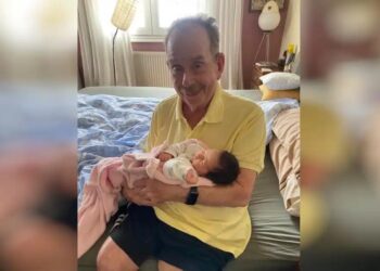 Παππούς για 4η φορά ο Ηλίας Μαμαλάκης – Η φωτογραφία αγκαλιά με την εγγονή του