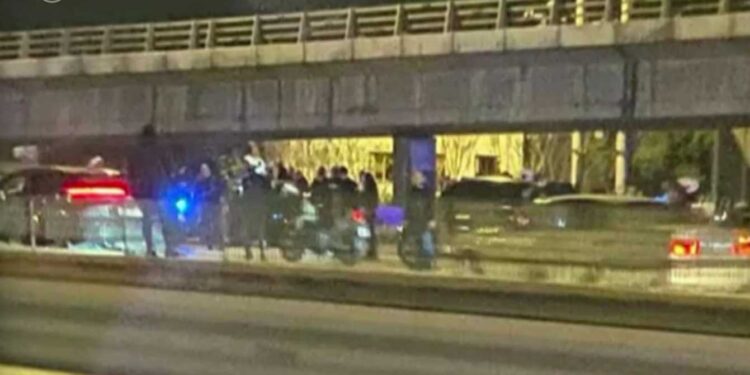 Σοβαρό τροχαίο με 9 οχήματα τα ξημερώματα: Στο Αττικό μία έγκυος, στο 401 ένας αστυνομικός – Βίντεο από τις πρώτες στιγμές