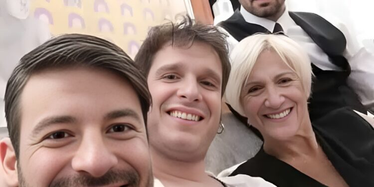 Alldaynews.gr «Καλό ταξίδι στο φως “ΜΑΜΑ”» Συντετριμμένος ο “γιος” της Καίτης Κωνσταντίνου