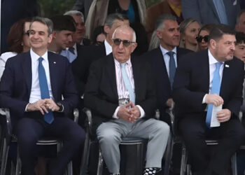 Χαμός με τις κάλτσες του Νικήτα Κακλαμάνη στην παρέλαση