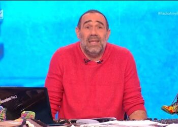 Κανάκης για Μητσοτάκη: «Έχουμε ανακαλύψει τον πρώτο Πρωθυπουργό που δεν έχει ευθύνη για τίποτα» (video)