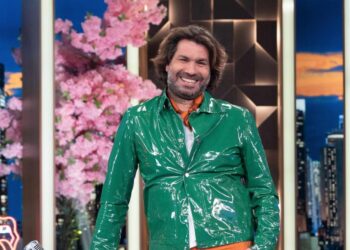 Γιώργος Καράμπελας: «Οι γονείς μου φοβόντουσαν ότι θα είμαι γκέι»