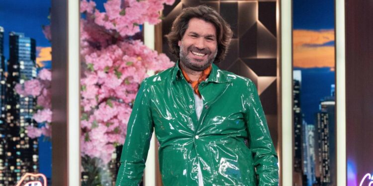 Alldaynews.gr Γιώργος Καράμπελας: «Οι γονείς μου φοβόντουσαν ότι θα είμαι γκέι»