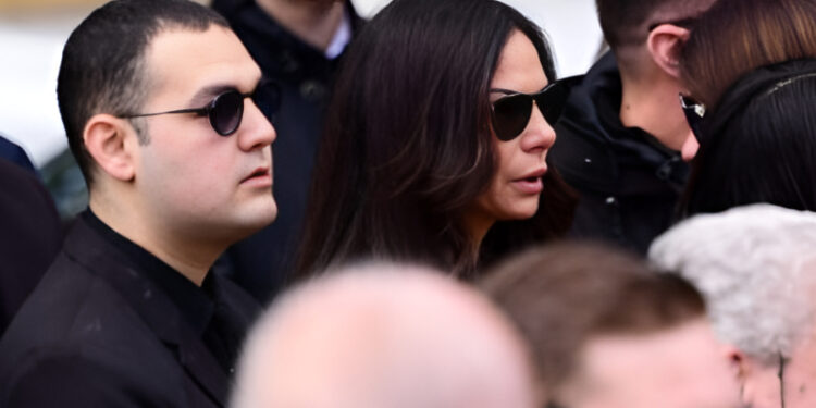 Alldaynews.gr Χρίστος Κούγιας: “Αδειάζει” την Εύη Βατίδου – «Δεν μπορώ να κοντρολάρω τη μητέρα μου – Δεν γνώριζα καν ότι μίλησε με τον Βαλλιανάτο»