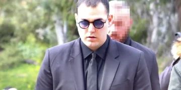 Alldaynews.gr Χρήστος Κούγιας κατά Βαλλιανάτου: «Θα πλήρωνα για να ήταν εδώ ο πατέρας μου, να έβλεπα πώς θα αντιδρούσε»