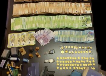 Ρόδος: Εργολάβοι, ξενοδόχοι και μηχανικοί στο κύκλωμα των πολεοδόμων – Το προφίλ των «7», η «αρχηγός» με τα 480.000 ευρώ και τα συνθηματικά «δώδεκα του πέντε», «εννιά δώδεκα»