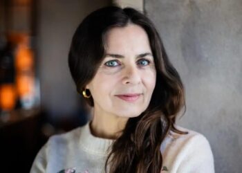 Επεισόδια και προσαγωγές στην παράσταση του Χριστόφορου Ζαραλίκου που εμφανίζεται ως «Εσταυρωμένος»