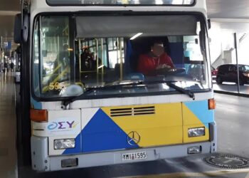 Απίστευτο περιστατικό: Οδηγός λεωφορείου έπαθε πανικό από τον συνωστισμό και παράτησε το τιμόνι – «Κάγκελο» οι επιβάτες