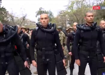 25η Μαρτίου: Οι ΟΥΚ στην παρέλαση – Η εντυπωσιακή εμφάνιση των βατραχανθρώπων – Δείτε βίντεο