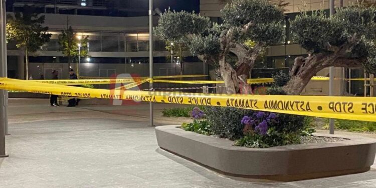 Alldaynews.gr Τραγωδία: 14χρονος έπεσε στο κενό από πολυώροφο κτίριο και σκοτώθηκε