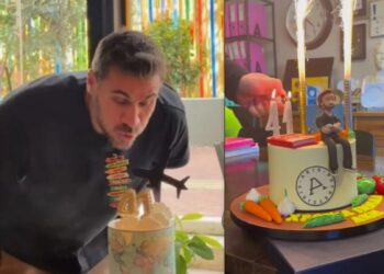 Άκης Πετρετζίκης: Γενέθλια για τον σεφ – Οι δύο τούρτες “υπερπαραγωγή” που έσβησε
