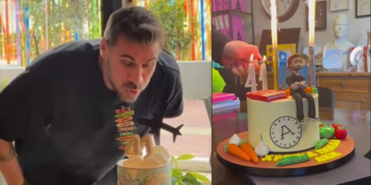 Alldaynews.gr Άκης Πετρετζίκης: Γενέθλια για τον σεφ – Οι δύο τούρτες “υπερπαραγωγή” που έσβησε