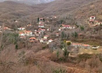 Alldaynews.gr Το Ελληνικό χωριό που έχει 6 ώρες μέρα, 18 νύχτα: Οι κάτοικοι του έτρεμαν το μύθο των 7 γuμνών κοpιτσιών