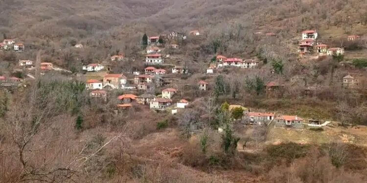 Το Ελληνικό χωριό που έχει 6 ώρες μέρα, 18 νύχτα: Οι κάτοικοι του έτρεμαν το μύθο των 7 γuμνών κοpιτσιών