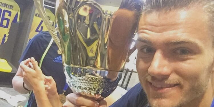 Alldaynews.gr «Έφυγε» από τη ζωή ο 32χρονος ποδοσφαιριστής Σωκράτης Ευαγγέλου!