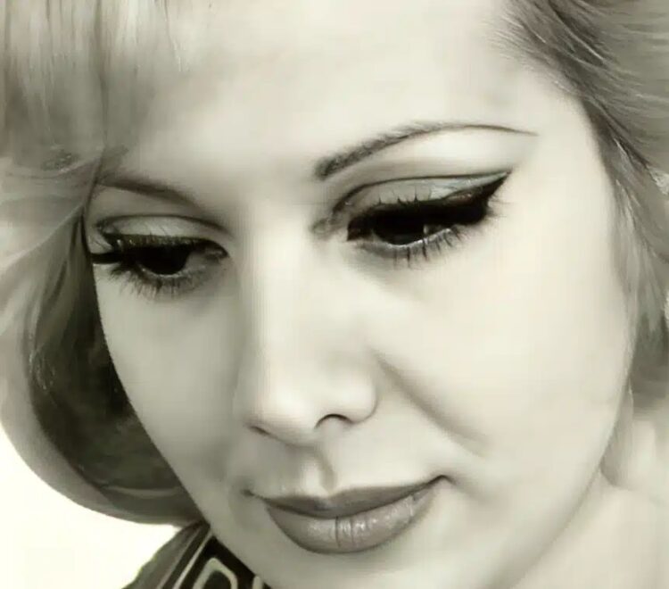 Alldaynews.gr Η παρουσιάστρια θρύλος της ΕΡΤ: Η παρουσία της στην ΕΡΤ σφράγισε τις δεκαετίες ’70 και 80 – Ξεχώριζε για την ωραία άρθρωση και το αριστοκρατικό στιλ της.