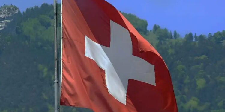 Ελβετία: Ένας στους δέκα δυσκολεύεται να τα βγάλει πέρα – Στα 2.425 εupώ το όριο φτώχειας