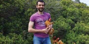 40χρονος Συριανός ξεκίνησε με 400 κότες για αβγά και κατάφερε να κατακτήσει τις.. Βρυξέλλες