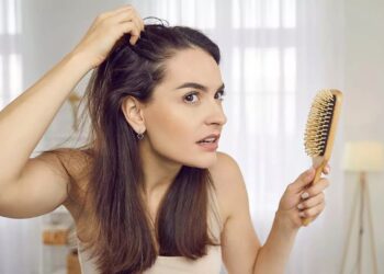 Τριχόπτωση: Τα πασίγνωστα χάπια που συνδέονται με αραίωση μαλλιών σε μέτωπο και κροτάφους