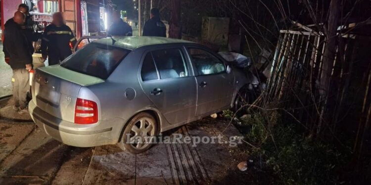 Σφοδρό τροχαίο: Αυτοκίνητο έπεσε σε τοίχο και λαμπάδιασε – Δείτε βίντεο και φωτογραφίες