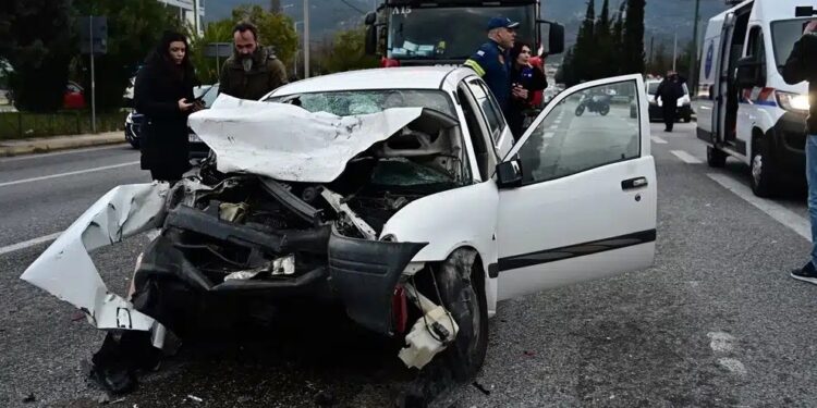 Alldaynews.gr Καραμπόλα στην Κατεχάκη: Οικογενειακή τραγωδία στην άσφαλτο – Νεκροί πατέρας, μητέρα και γιος