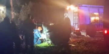 Alldaynews.gr Τραγωδία τα ξημερώματα: Νεκροί 3 φοιτητές σε τροχαίο – Το αυτοκίνητο «καρφώθηκε» σε δέντρο και ντελαπάρισε