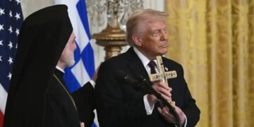 Alldaynews.gr Διακήρυξη Τραμπ για την 25η Μαρτίου: Η στρατιωτική συνεργασία ΗΠΑ–Ελλάδας ακρογωνιαίος λίθος για την ασφάλεια στην Ευρώπη