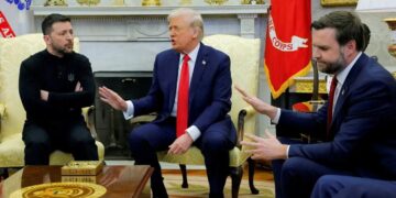 Alldaynews.gr «Ο Ζελένσκι δεν είχε καταλάβει τίποτα, ήταν ερειστικός» αποκαλύπτει ο σύμβουλος του Τραμπ που τον έδιωξε από τον Λευκό Οίκο