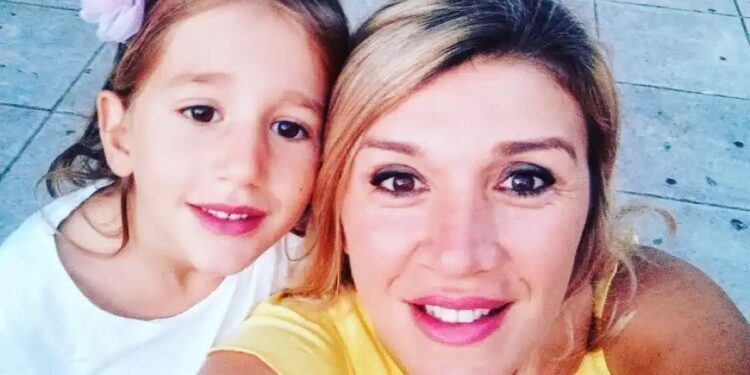 Alldaynews.gr Συγκινεί η Ξένια Πρεζεράκου: «Και τι δεν θα ‘δινα η κόρη μου να είναι στο καροτσάκι της – Δεν μπορεί τώρα που είναι νεκpή»