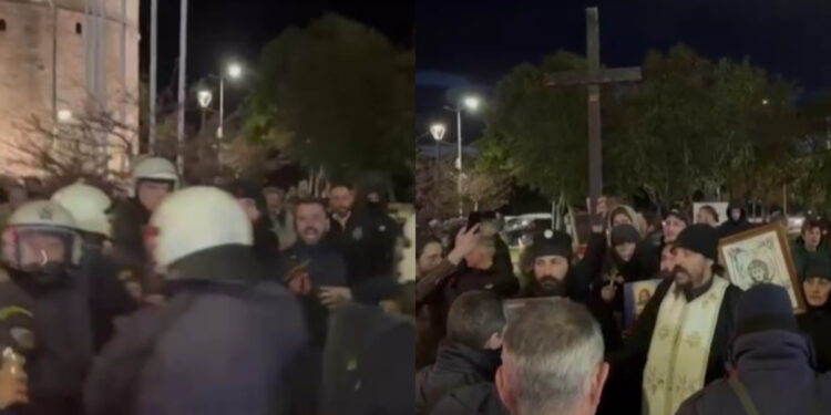 Επεισόδια και προσαγωγές στην παράσταση του Χριστόφορου Ζαραλίκου που εμφανίζεται ως «Εσταυρωμένος»