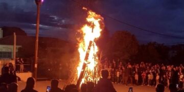 Alldaynews.gr Μεγάλη Πέμπτη – Θείο Δράμα: Αναβίωσε η μεγάλη φωτιά στην Αγία Θεοδώρα