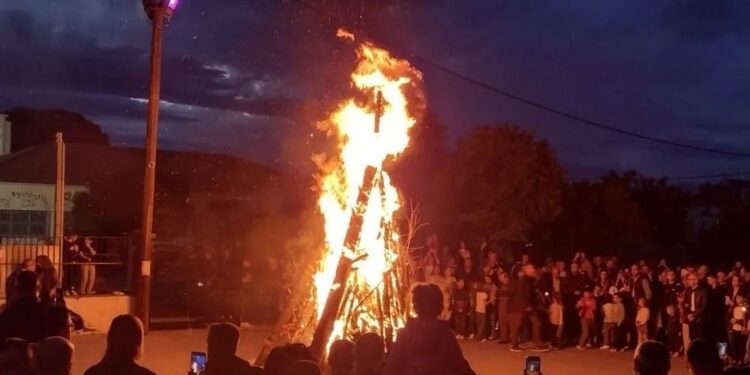 Alldaynews.gr Μεγάλη Πέμπτη – Θείο Δράμα: Αναβίωσε η μεγάλη φωτιά στην Αγία Θεοδώρα