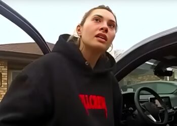 Alldaynews.gr Η στιγμή της σύλληψης 30χρονης καθηγήτριας για σeξουαλική κακοποίηση 15χρονου