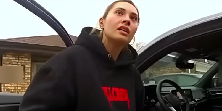 Alldaynews.gr Η στιγμή της σύλληψης 30χρονης καθηγήτριας για σeξουαλική κακοποίηση 15χρονου