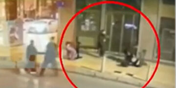 Σοκαριστικό βίντεο: H στιγμή που ο 36χρονος Σύρος επιτίθεται στην 22χρονη στη Σόλωνος για να τη βιάσει – Όρμησε στο θύμα του ουρλιάζοντας «Sex! Sex! Sex!»