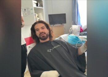 Ο Άρης Μουγκοπέτρος συγκλονίζει ξανά: «Θα παίξω κλαρίνο έστω και με το ένα χέρι»