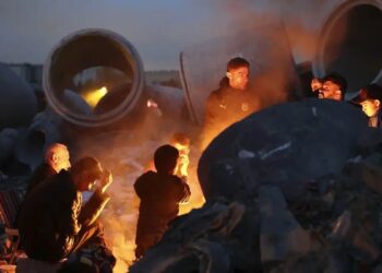 Νύχτα τρόμου στην Κωνσταντινούπολη μετά τον μεγάλο σεισμό των 6,2 Ρίχτερ – Εκκλήσεις να μείνουν οι κάτοικοι έξω από τα κτίρια