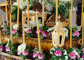 Μεγάλη Παρασκευή: Οι εντυπωσιακοί Επιτάφιοι της Πάρου – Εντυπωσιάζει αυτός της Εκτατονταπυλιανής