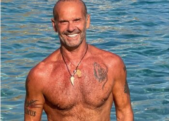 Alldaynews.gr Ο Πέτρος Κωστόπουλος δεν αντέχει την απιστία, αλλά απάτησε την ίδια γυναίκα 17 φορές!