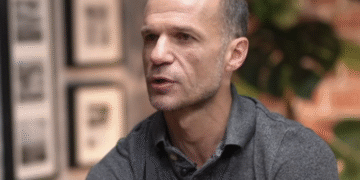 Alldaynews.gr Άγγελος Μπασινάς για το διαζύγιό του: «Στην αρχή ήταν ανυπόφορο, με ενοχλεί που μπαίνω σπίτι και δεν βλέπω τα παιδιά»