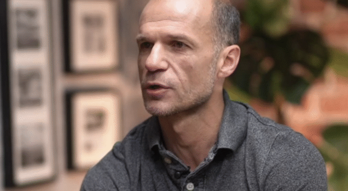 Alldaynews.gr Άγγελος Μπασινάς για το διαζύγιό του: «Στην αρχή ήταν ανυπόφορο, με ενοχλεί που μπαίνω σπίτι και δεν βλέπω τα παιδιά»