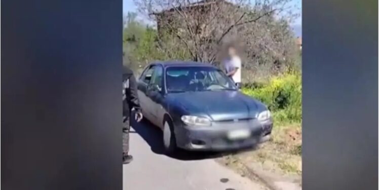 Απίστευτη αντίδραση Ρομά που πιάστηκαν στα πράσα να κλέβουν σπίτι – «Έχουμε παιδιά ρε μάστορα»